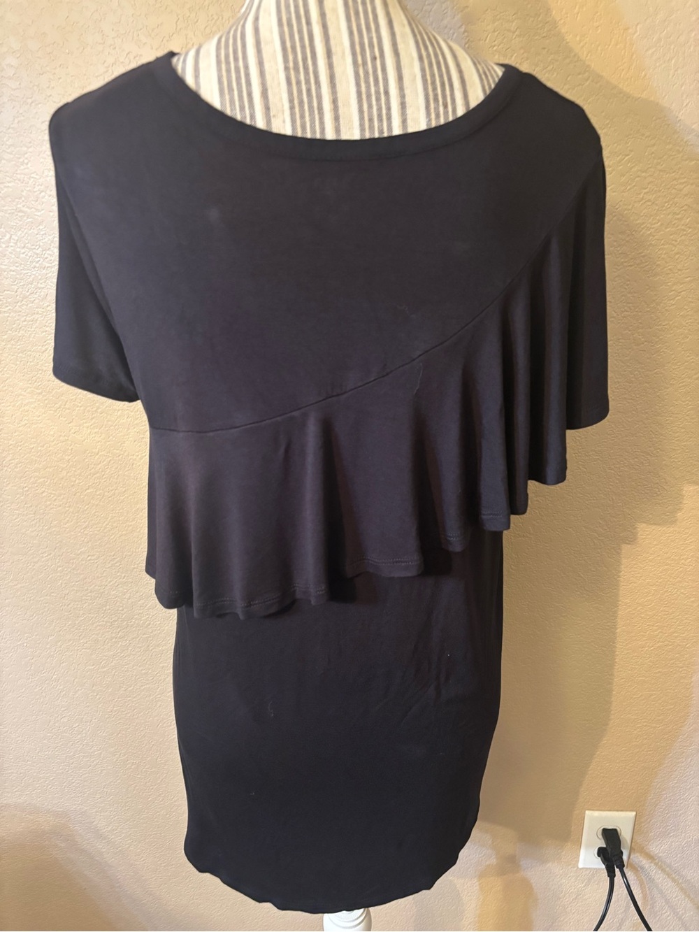 a.n.a Top Small Black Short-Sleeve Ruffle Tee Flowy Rayon Spandex Stretch Soft - Picture 6 of 14